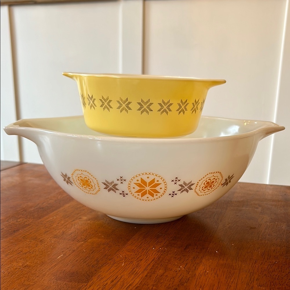 Vintage Pyrex Town & Country Patterned Yellow & White Mixing Bowls 60's 70's